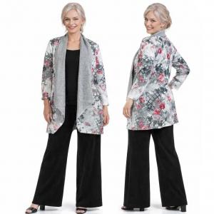 Wholesale 2693 - Art Crush Cardigans Prints - Woman Size 9301 - White-Black-Pink Floral<br>
Art Crush Cardigan - Curvy Size Fits (L-2X)