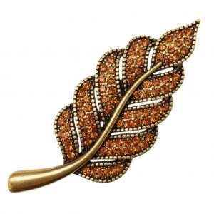 2997/T - Artful Design Magnetic Brooches 626 - Amber Crystal<br>
Glistening Oak Leaf - 2.25