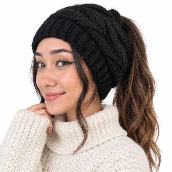 9167 - Knitted Ponytail Beanie Hats Black<br>
Messy Bun Knitted Hat  - 