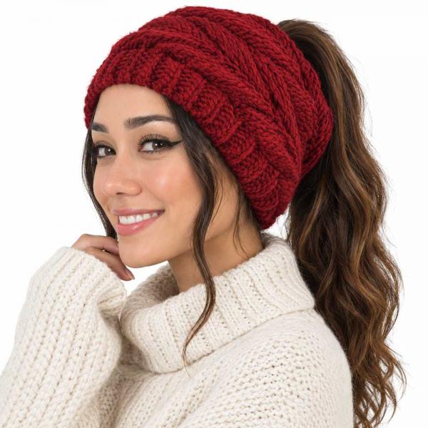 9167 - Knitted Ponytail Beanie Hats Burgundy<br>
Messy Bun Knitted Hat - 