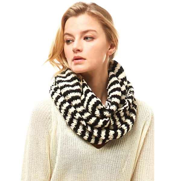 wholesale Winter Infinities-3552/9810/10078/1296/4082/766 766 - Black and White<br>
Chenille Infinity Scarf - One Size Fits All