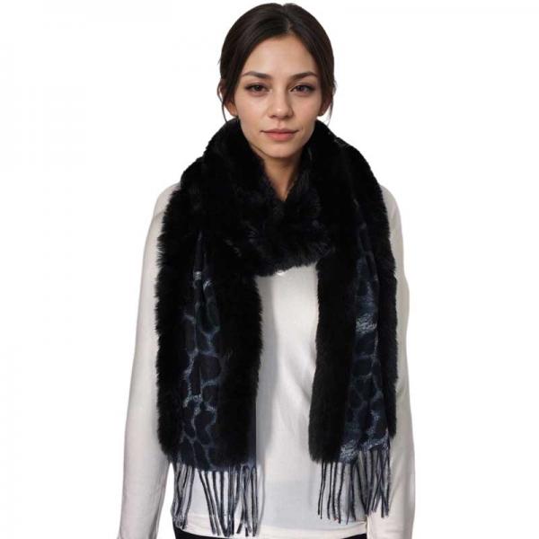 wholesale 3554 - Fur Trimmed  Scarves 3554 - Black Leopard<br>
Black Fur Trimmed Scarf - 72