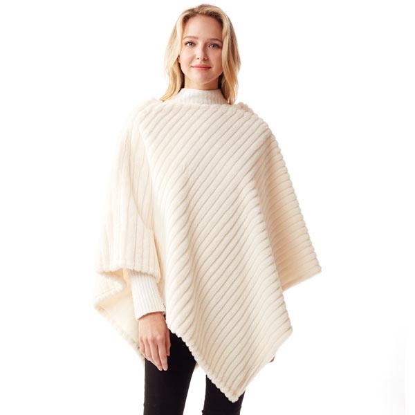 wholesale 1218 - Faux Fur Poncho 1218 - Ivory<br>
Faux Fur Poncho - 