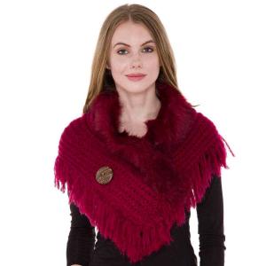 1270<p>Faux Fur Collar with Coconut Button