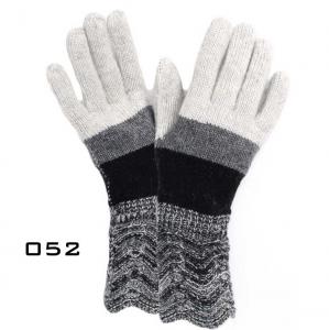052 <p>Knitted Touch Screen Gloves