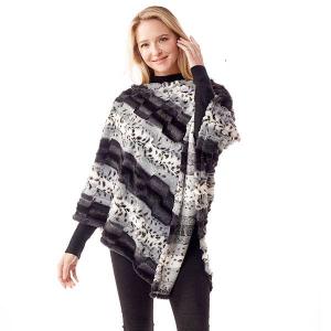 1253<p>Animal Print Faux Fur Poncho