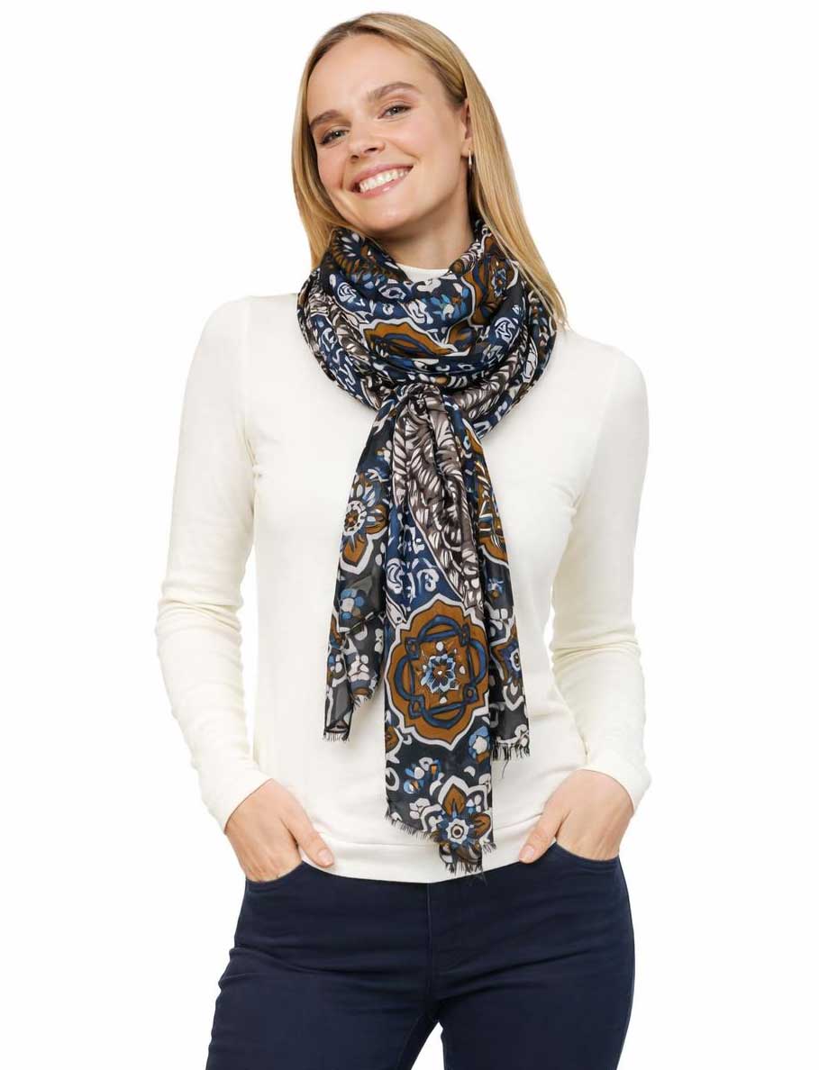 3983 - Bohemian Style Scarves
